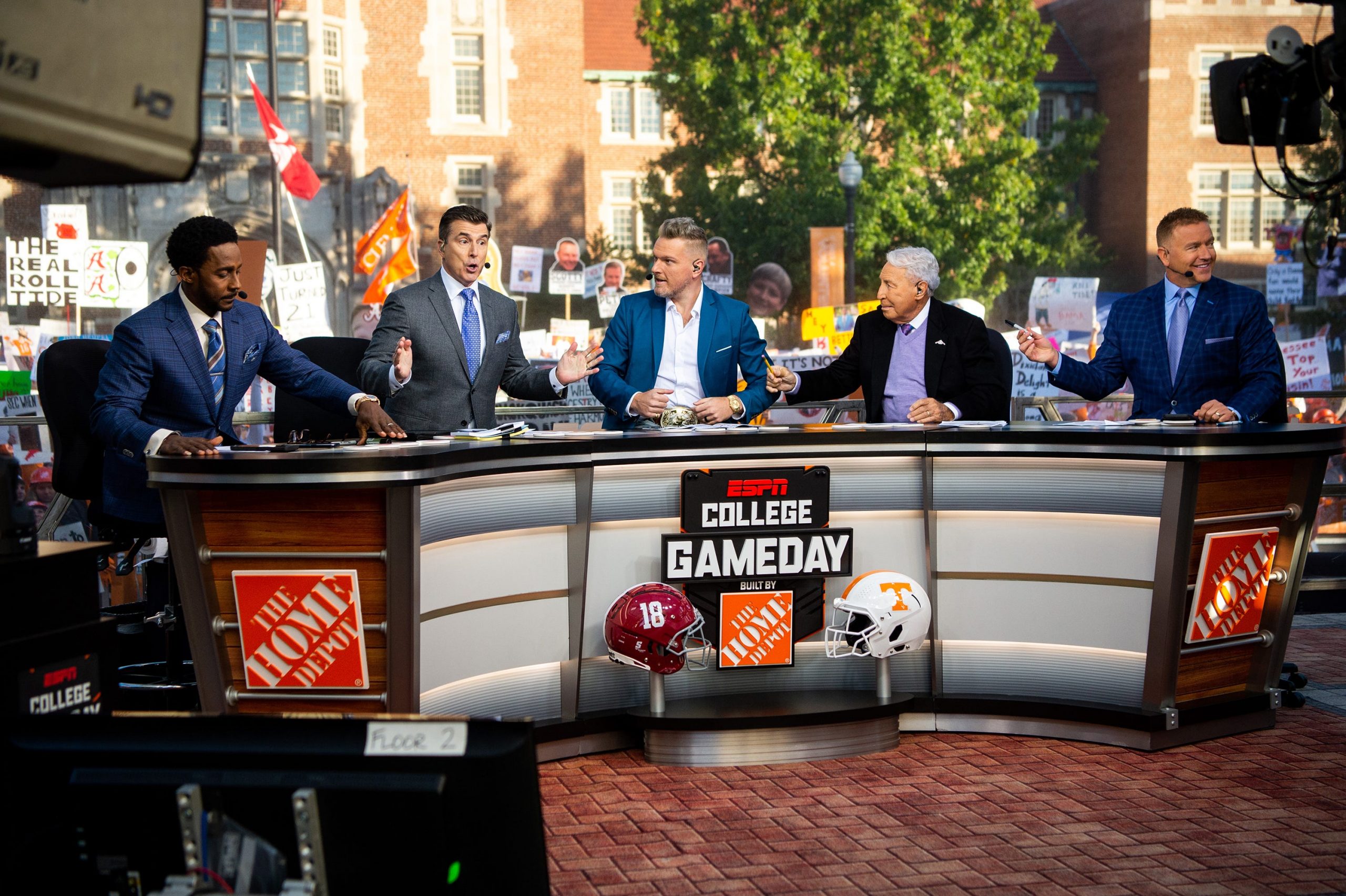 College Gameday Pays Tribute To Fallen UVA Football Players WUVA